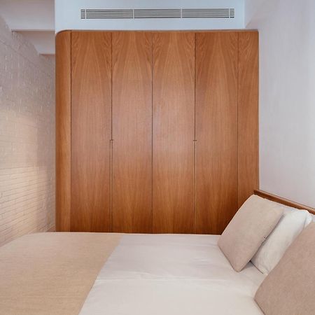 Appartamento Newly Renovated Stylish Eixample - Great Location Barcellona Esterno foto