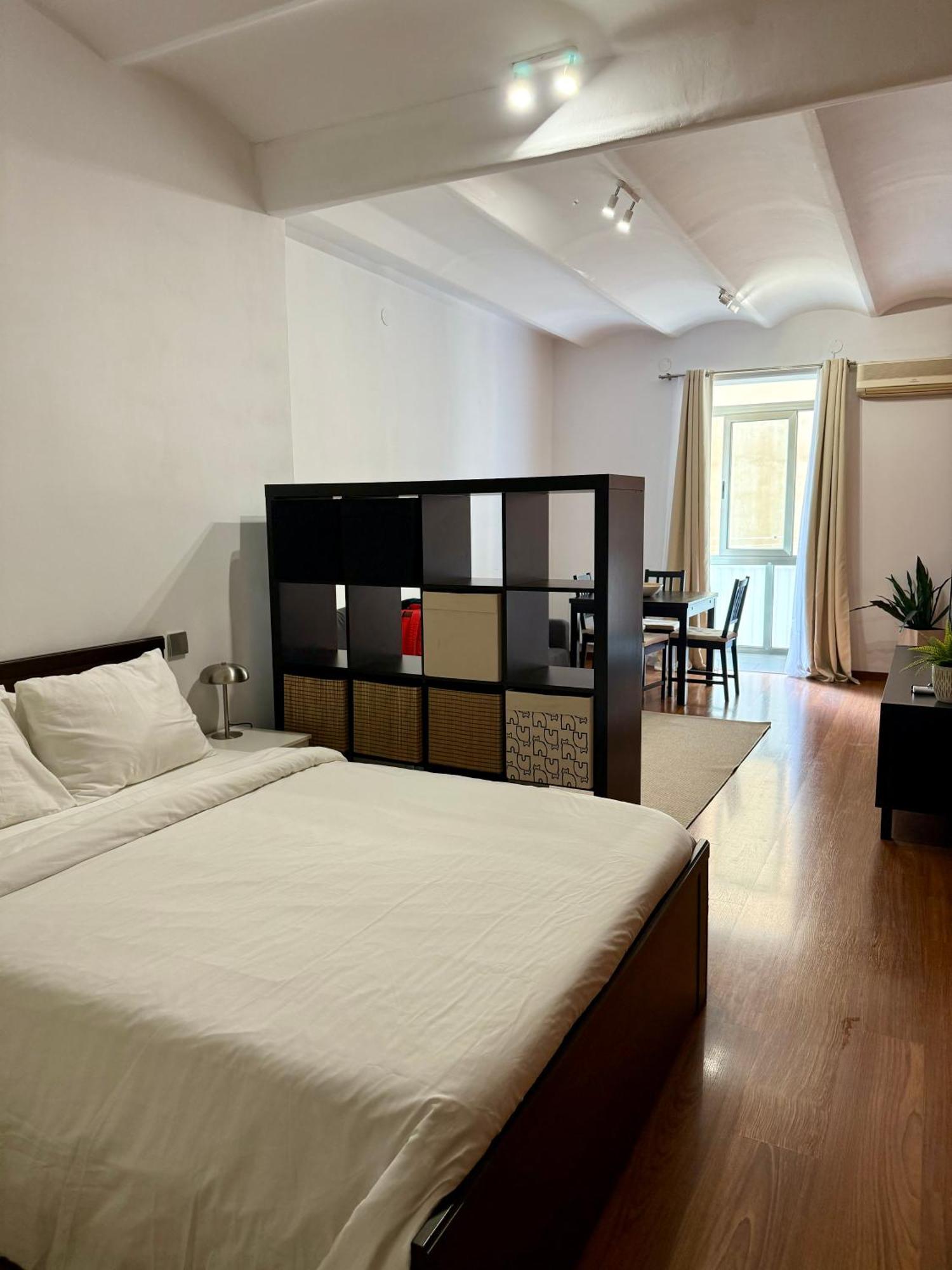 Newly Renovated Stylish Eixample - Great Location Barcellona Esterno foto