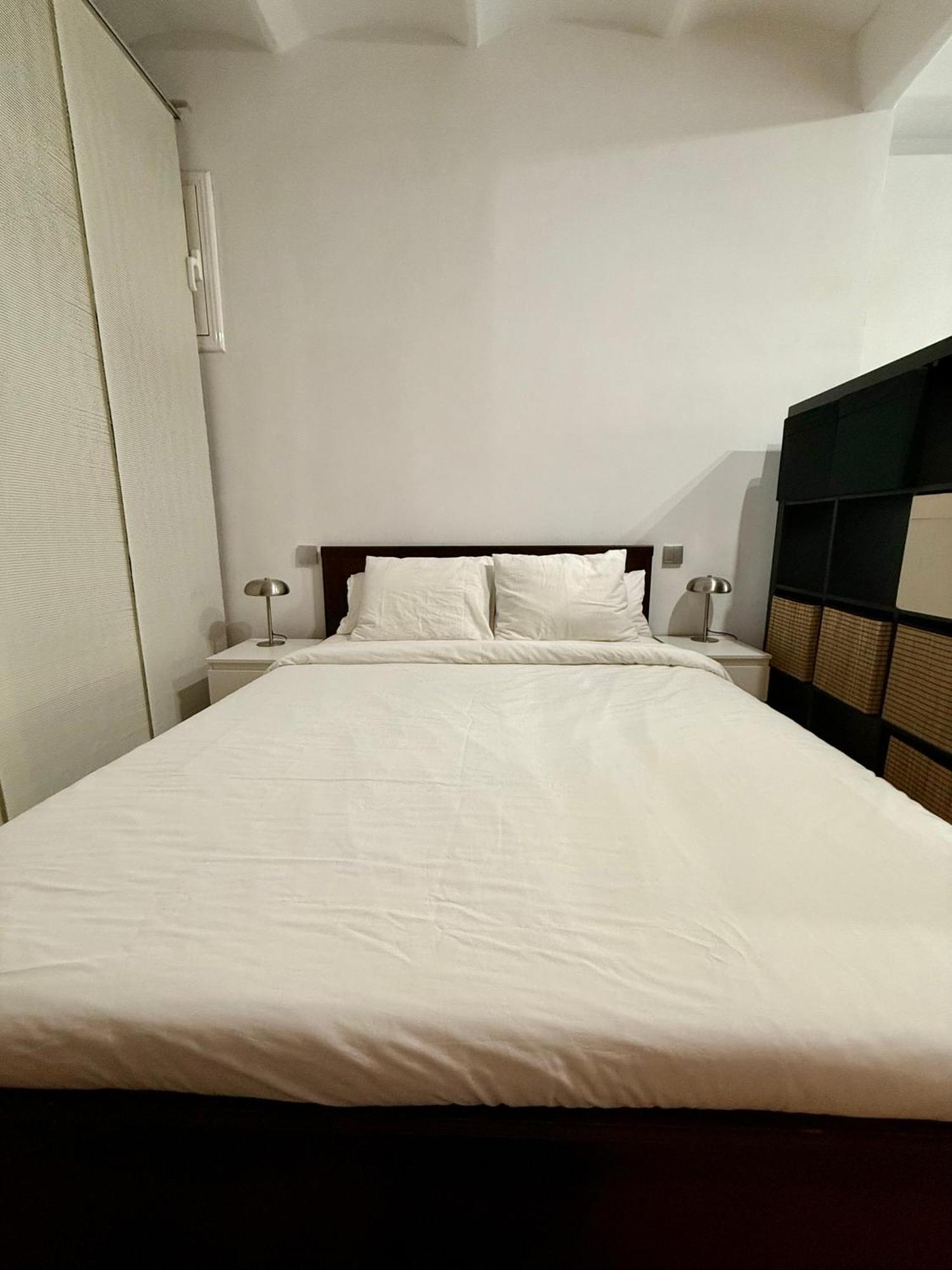 Appartamento Newly Renovated Stylish Eixample - Great Location Barcellona Esterno foto