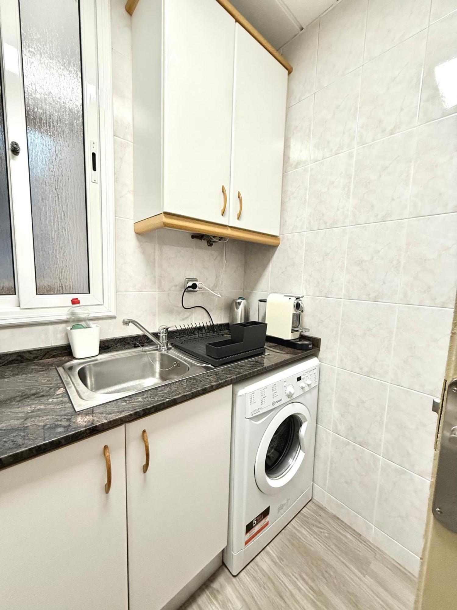 Appartamento Newly Renovated Stylish Eixample - Great Location Barcellona Esterno foto