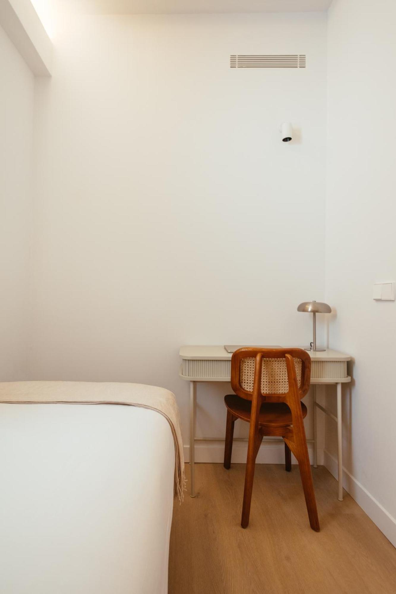 Newly Renovated Stylish Eixample - Great Location Barcellona Esterno foto
